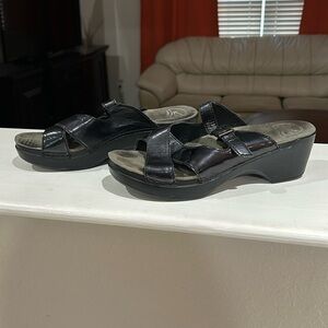 Dansko Sandals Walking Comfort Strappy Buckle Slip On EUR Size 40